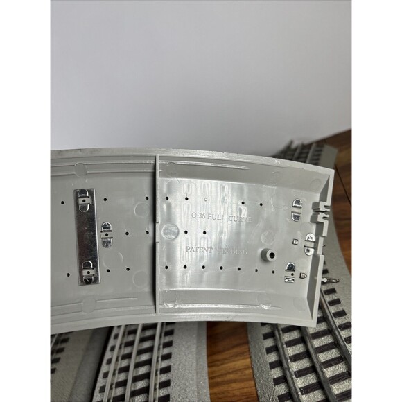 LIONEL 6-12015 O36 Curved FASTRACK Fast Track Full Circle "O" Gauge 8 Sections - Picture 6 of 8
